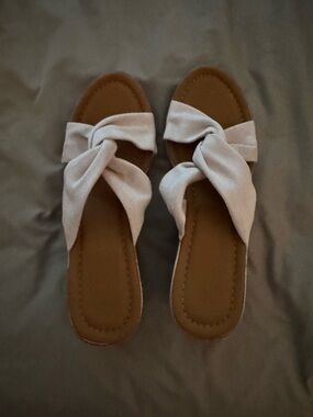 Source Unknown Light Beige Suede Knot Slide Sandals